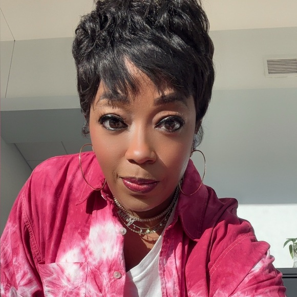 Meet your Posher, Yoshiko - Picture 1 of 2